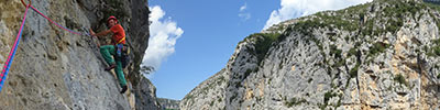 Bart van den Dries in the second length of Petra Aliena (6b+) in the Gorges du Verdon