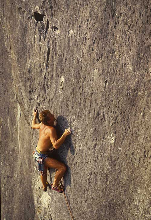 Erik Tanghe climbing in Freyr